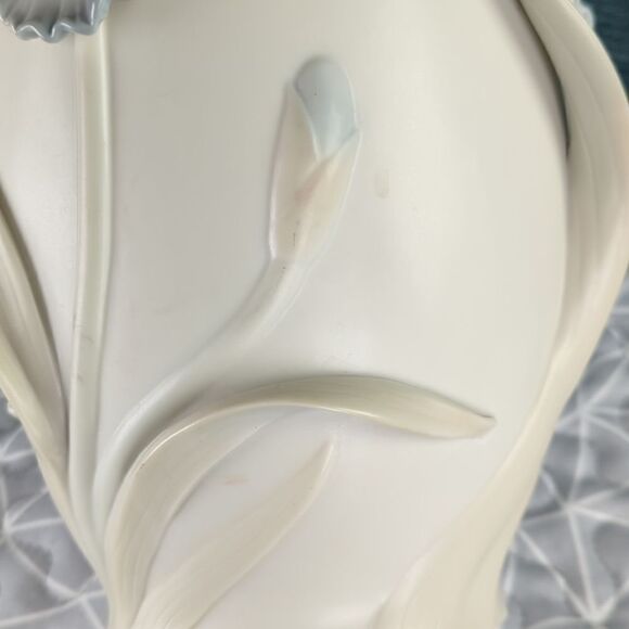 Vintage Fitz & Floyd 3-D Blue Iris Ceramic Vase, Marked F. F. 1982 - Picture 6 of 12